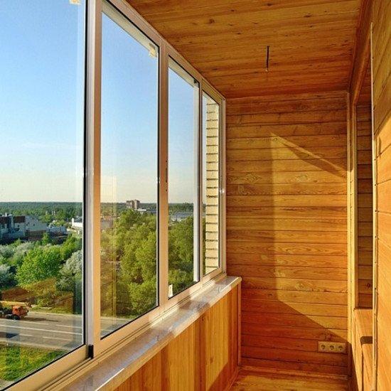 Отделка балконов деревянной вагонкой: фото